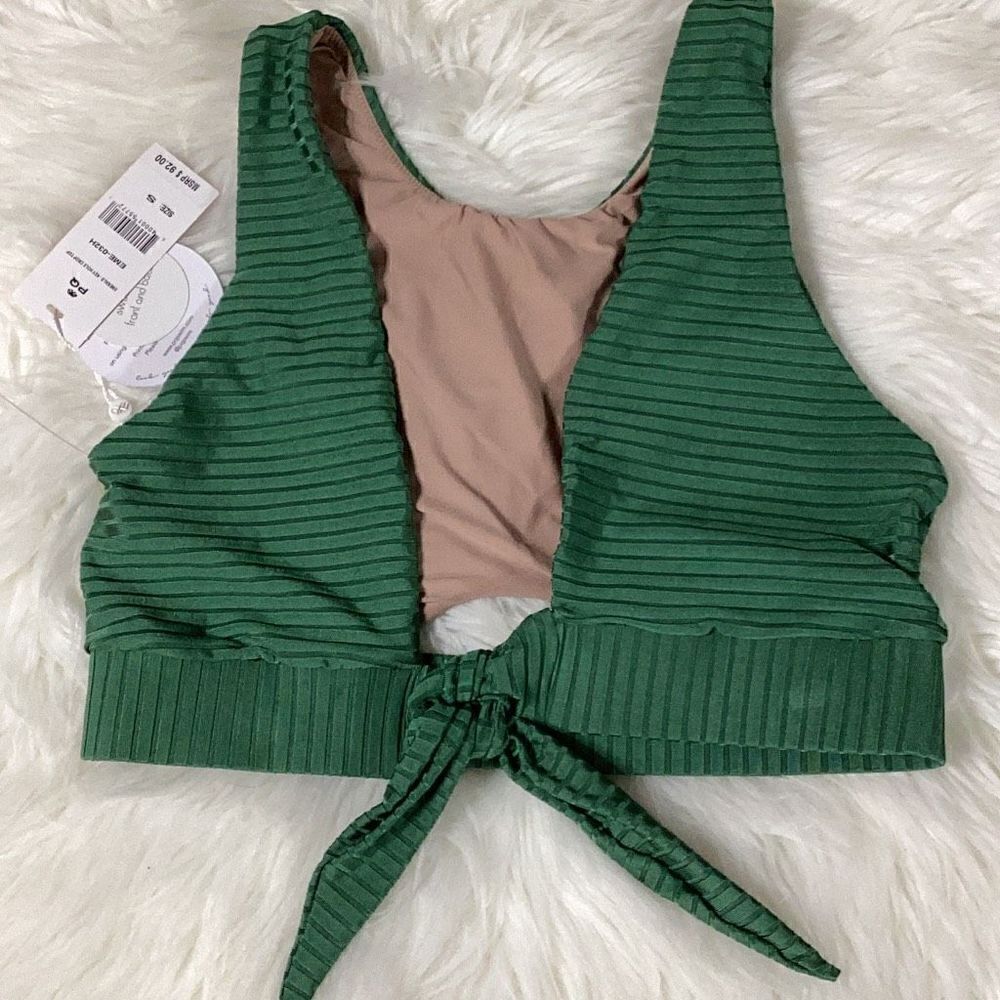New. Emerald key hole crop top. Medium. Retails $92 - Picture 13 of 14